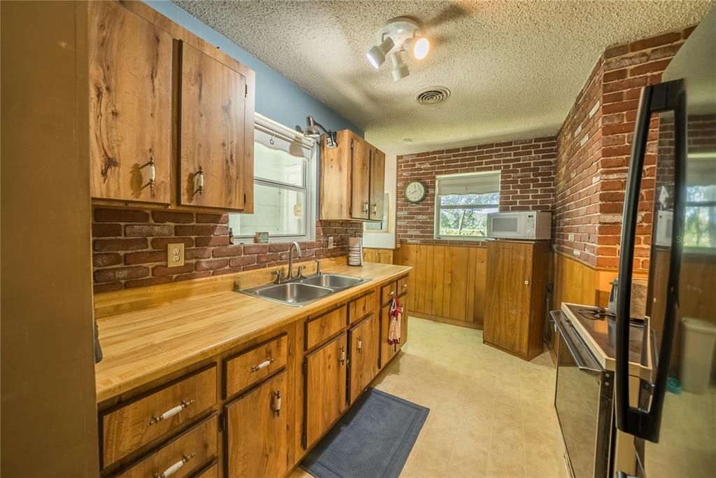 На продажу: $174,999 (3 спален, 1 ванн, 1000 Квадратных фут)