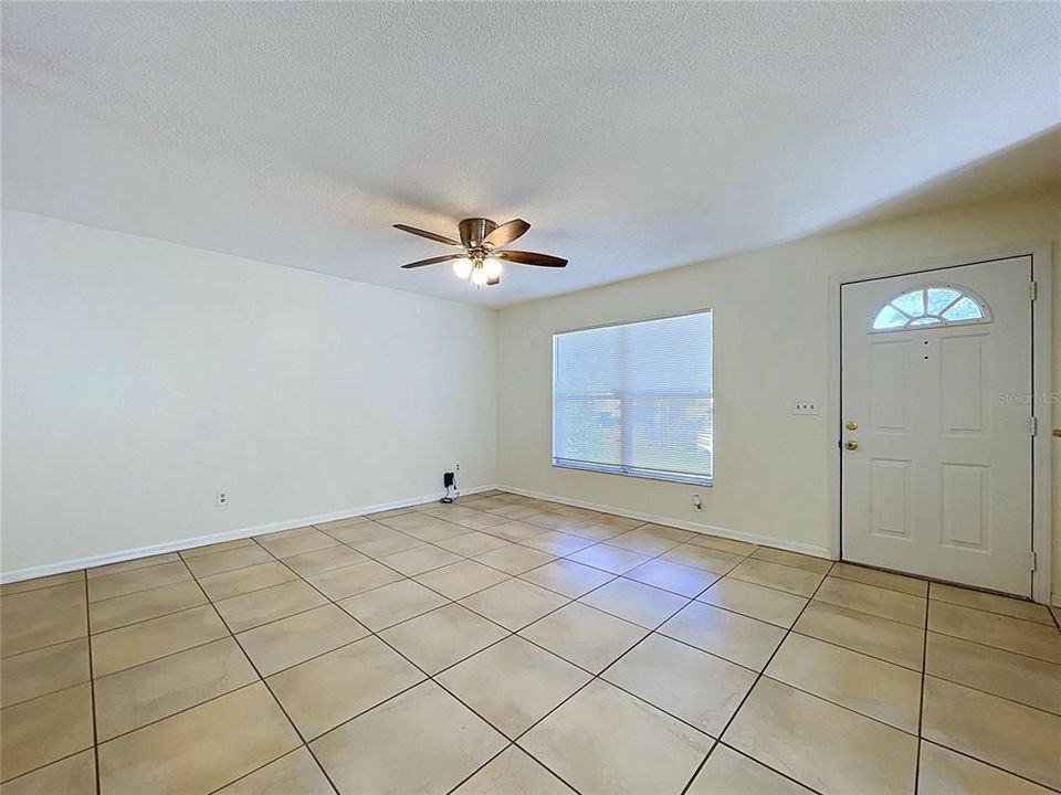 En Venta: $329,000 (3 camas, 2 baños, 1200 Pies cuadrados)