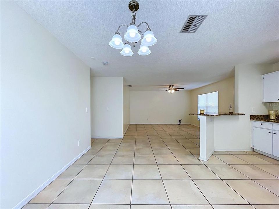 En Venta: $329,000 (3 camas, 2 baños, 1200 Pies cuadrados)