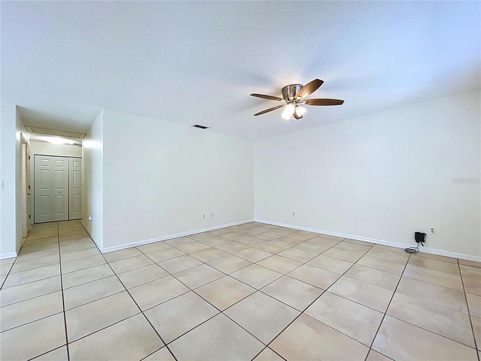 En Venta: $329,000 (3 camas, 2 baños, 1200 Pies cuadrados)