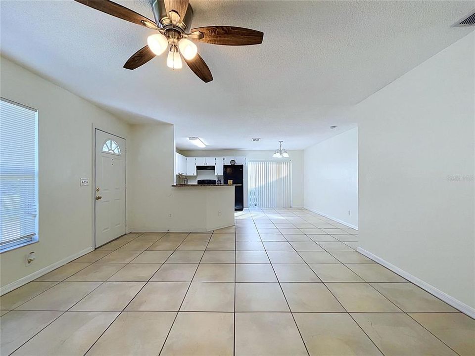 En Venta: $329,000 (3 camas, 2 baños, 1200 Pies cuadrados)