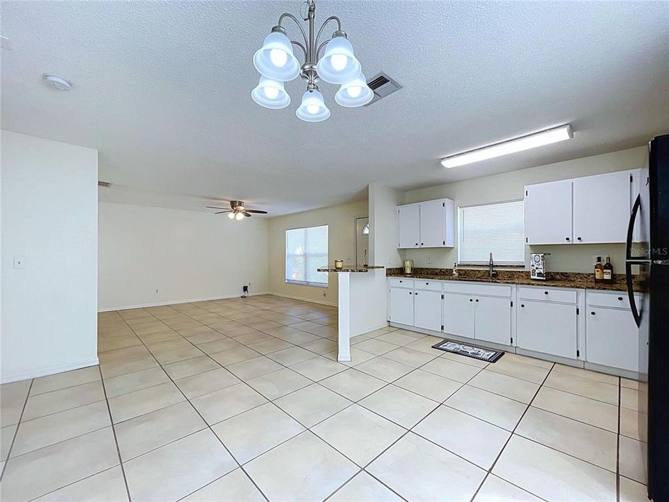 En Venta: $329,000 (3 camas, 2 baños, 1200 Pies cuadrados)