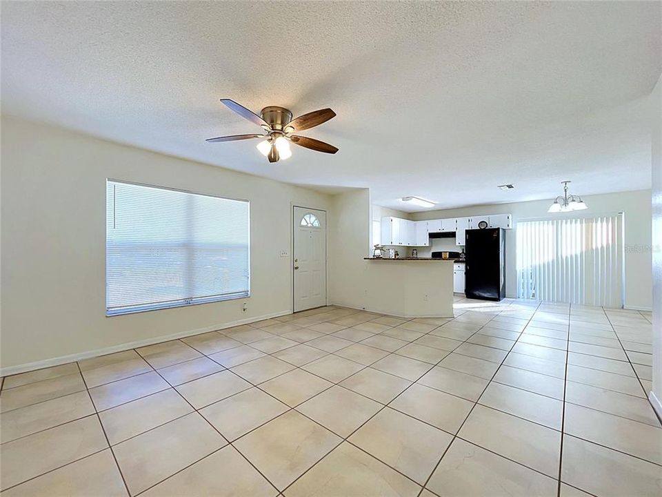 En Venta: $329,000 (3 camas, 2 baños, 1200 Pies cuadrados)