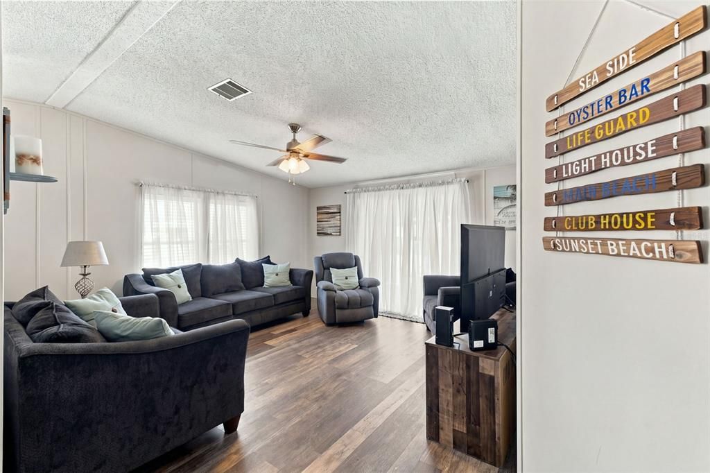 For Sale: $170,000 (2 beds, 2 baths, 1107 Square Feet)