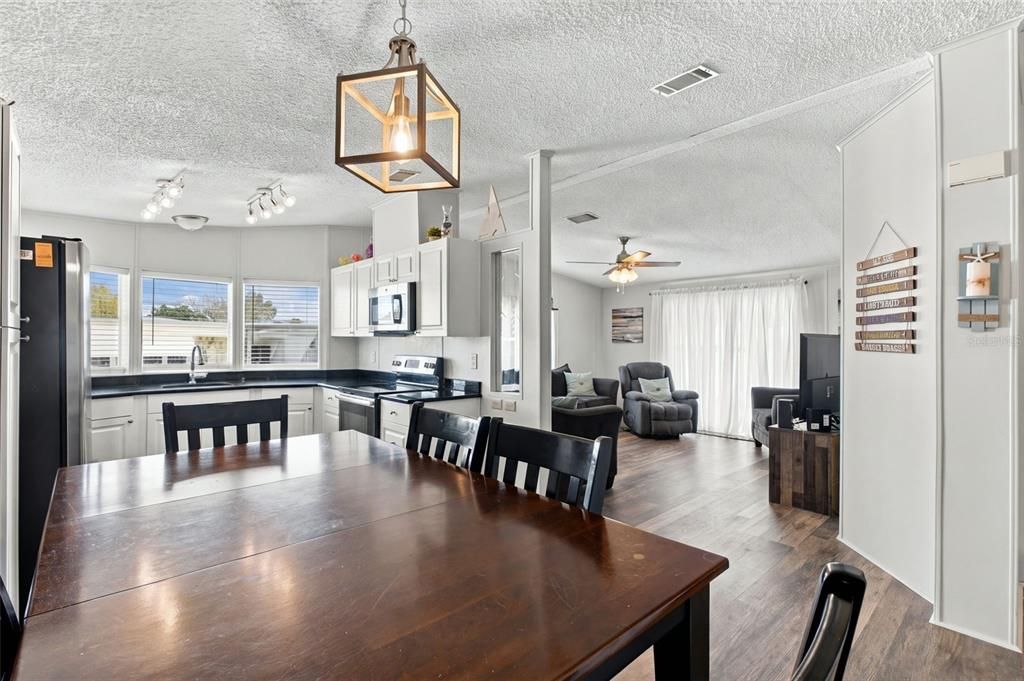 For Sale: $170,000 (2 beds, 2 baths, 1107 Square Feet)
