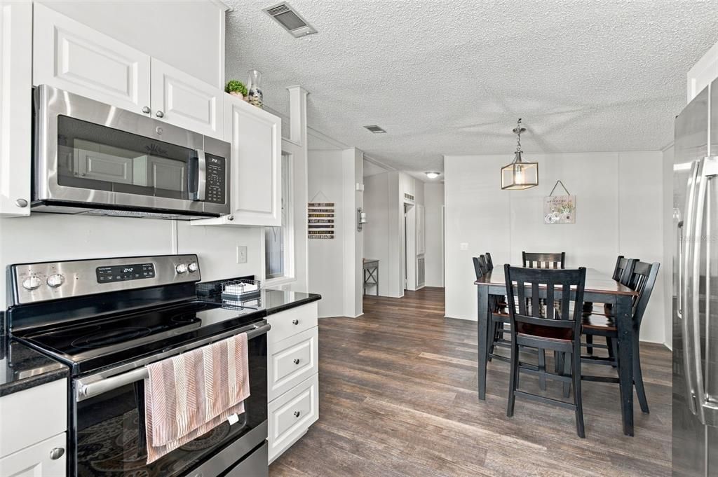 For Sale: $170,000 (2 beds, 2 baths, 1107 Square Feet)