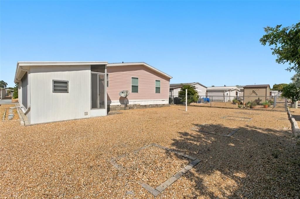 For Sale: $170,000 (2 beds, 2 baths, 1107 Square Feet)