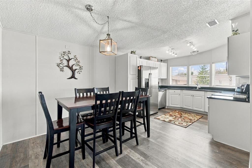 For Sale: $170,000 (2 beds, 2 baths, 1107 Square Feet)