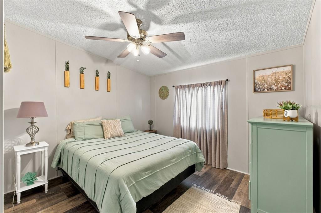 For Sale: $170,000 (2 beds, 2 baths, 1107 Square Feet)