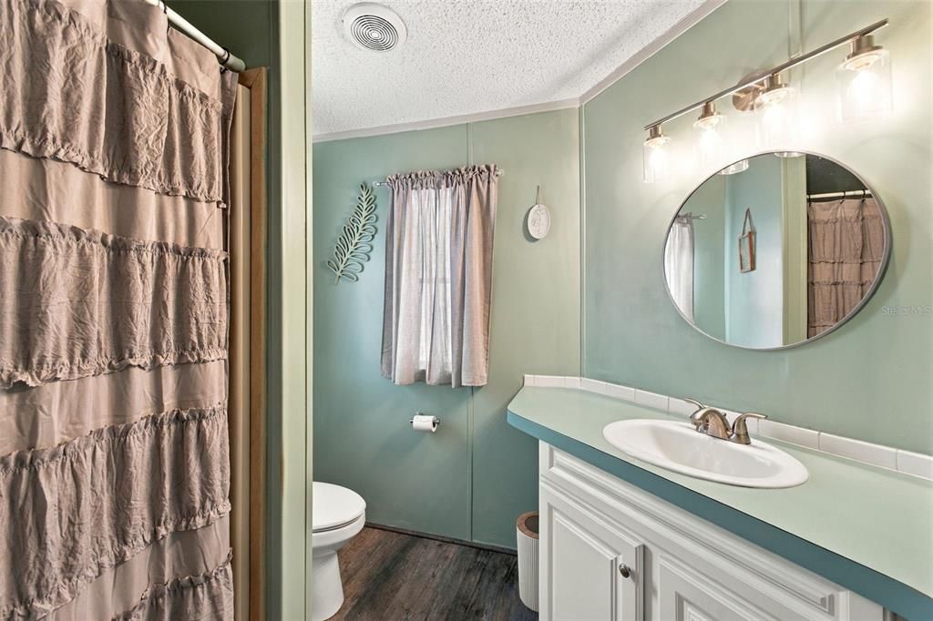 For Sale: $170,000 (2 beds, 2 baths, 1107 Square Feet)