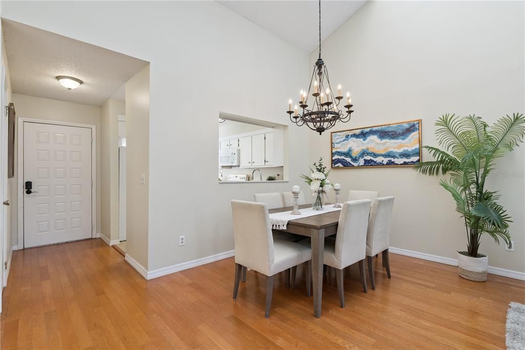 For Sale: $285,000 (2 beds, 2 baths, 1332 Square Feet)
