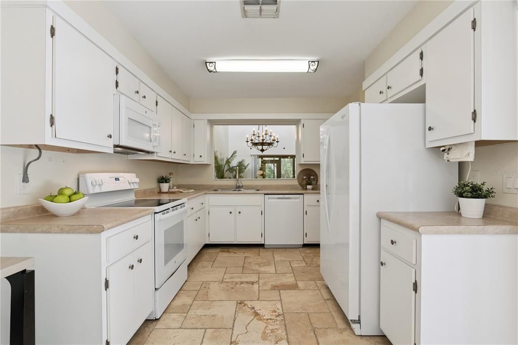 For Sale: $285,000 (2 beds, 2 baths, 1332 Square Feet)