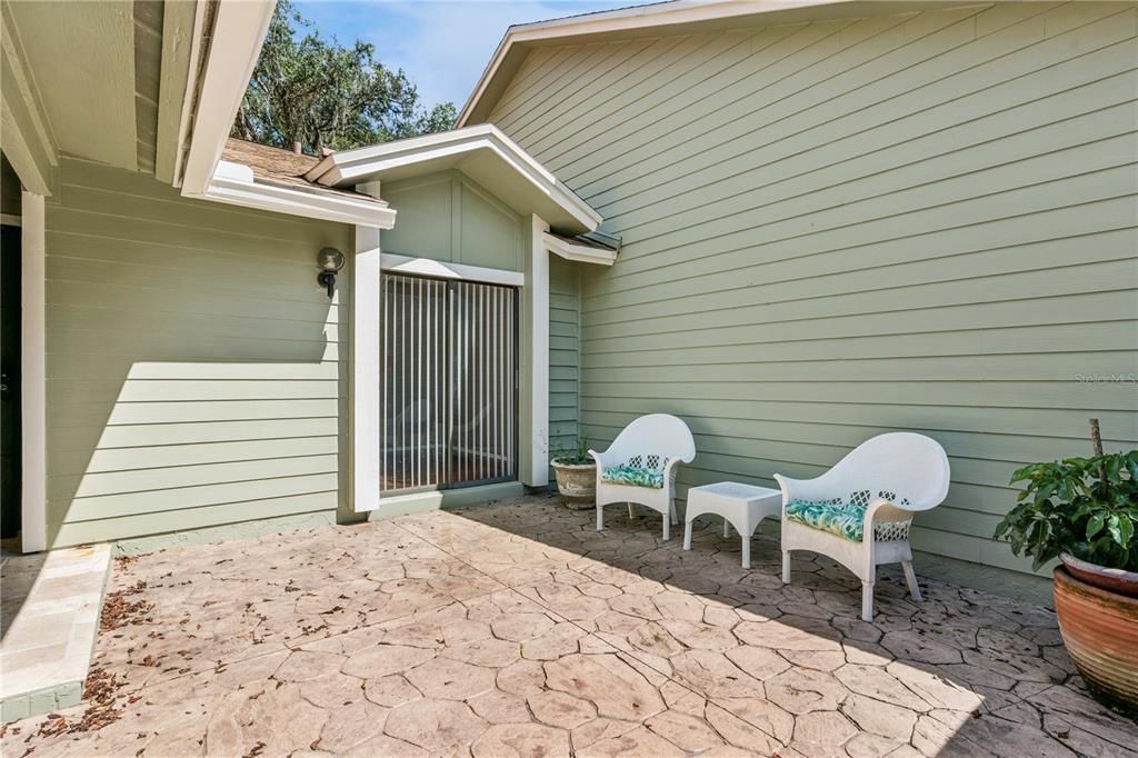 For Sale: $285,000 (2 beds, 2 baths, 1332 Square Feet)