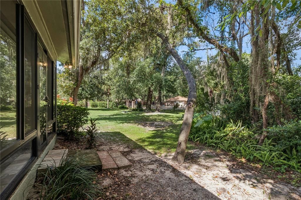For Sale: $285,000 (2 beds, 2 baths, 1332 Square Feet)