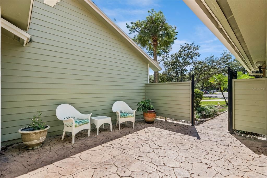 For Sale: $285,000 (2 beds, 2 baths, 1332 Square Feet)