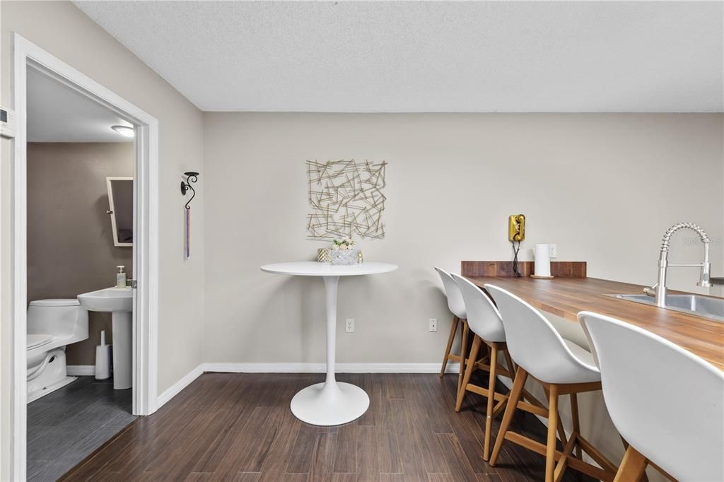 For Rent: $2,000 (2 beds, 2 baths, 1285 Square Feet)