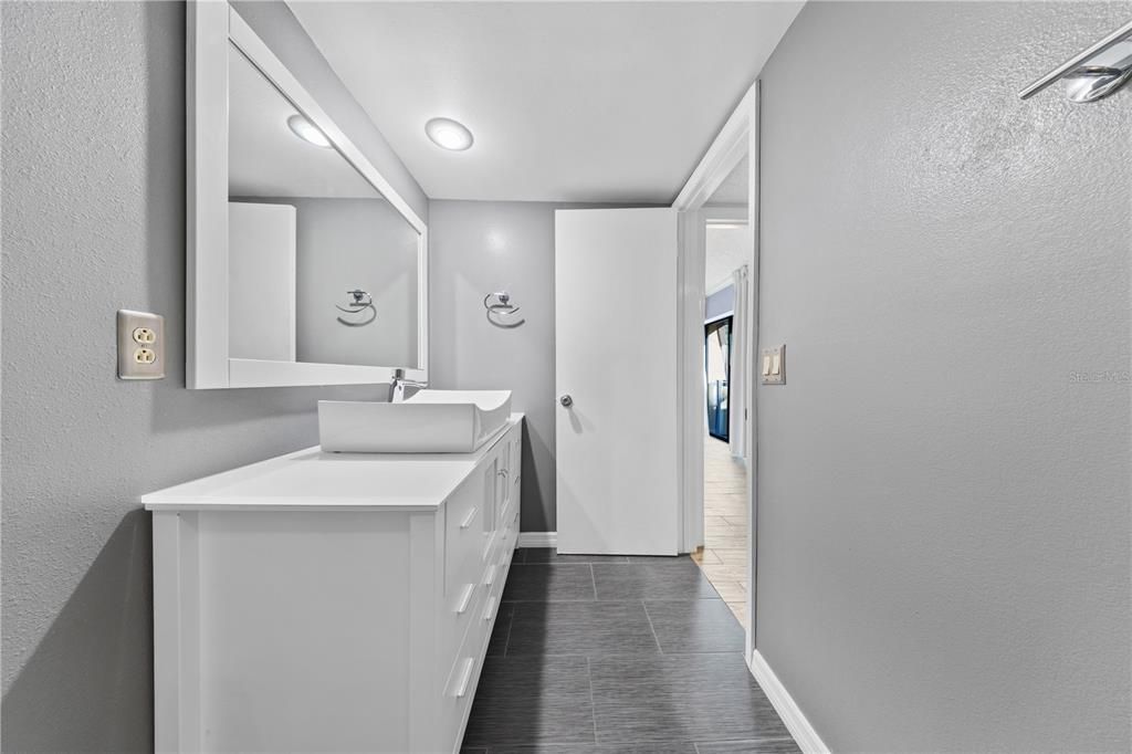 For Rent: $2,000 (2 beds, 2 baths, 1285 Square Feet)