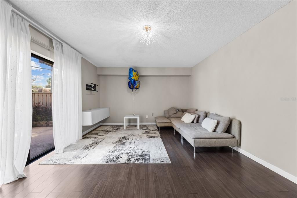 For Rent: $2,000 (2 beds, 2 baths, 1285 Square Feet)