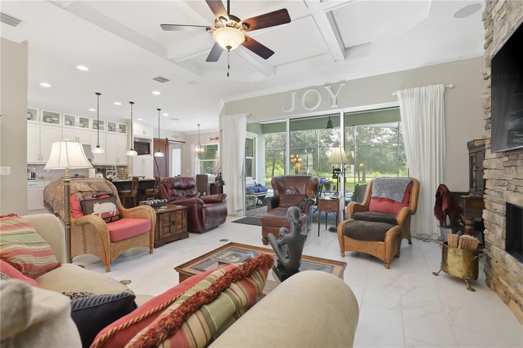 En Venta: $639,900 (3 camas, 3 baños, 2689 Pies cuadrados)