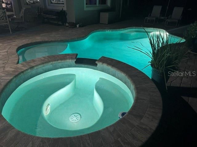 En Venta: $639,900 (3 camas, 3 baños, 2689 Pies cuadrados)