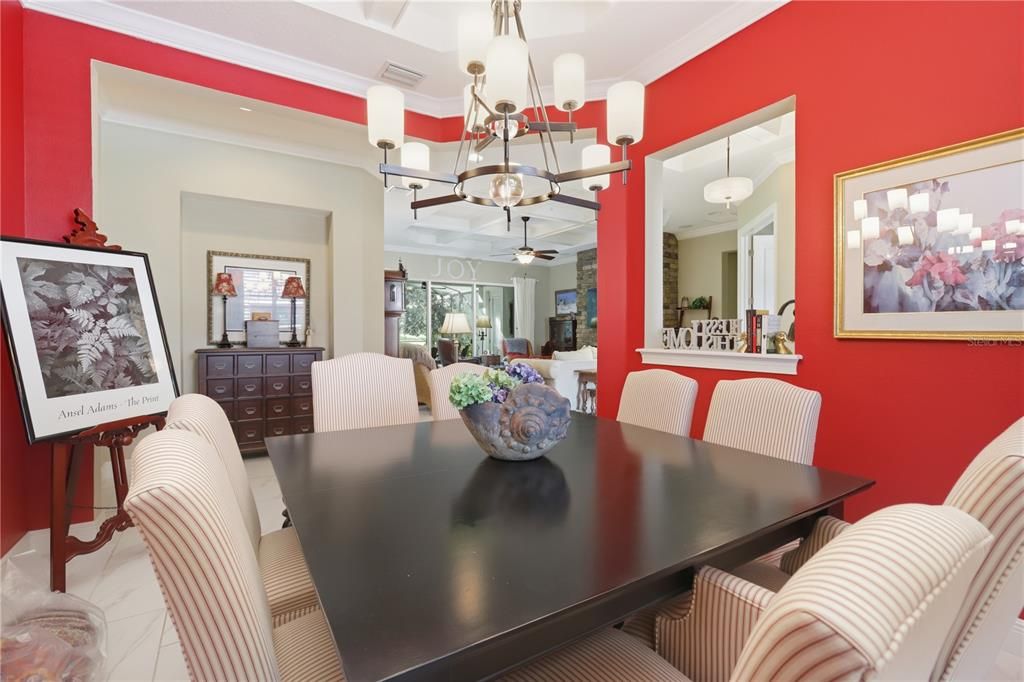 En Venta: $639,900 (3 camas, 3 baños, 2689 Pies cuadrados)