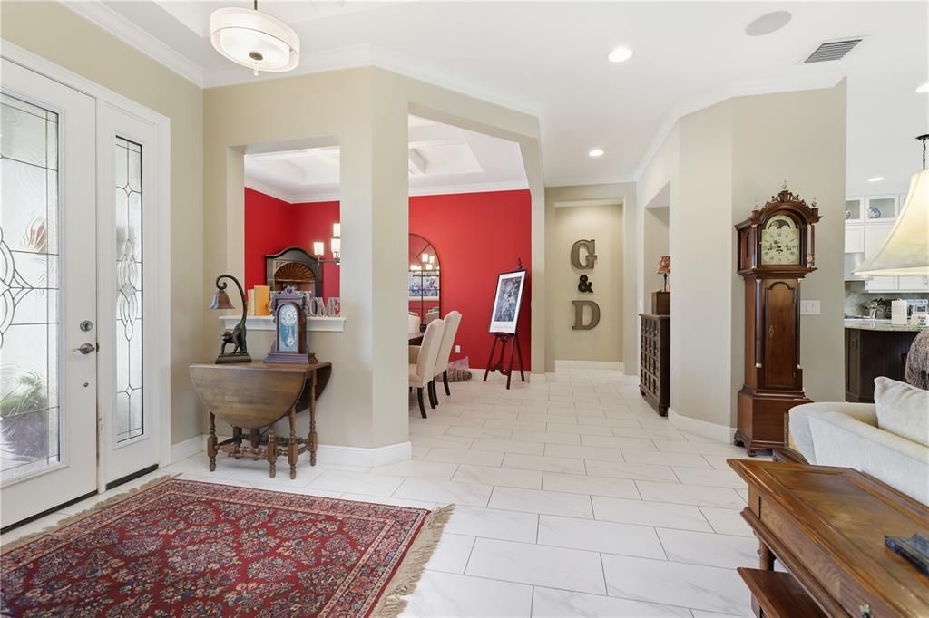 En Venta: $639,900 (3 camas, 3 baños, 2689 Pies cuadrados)