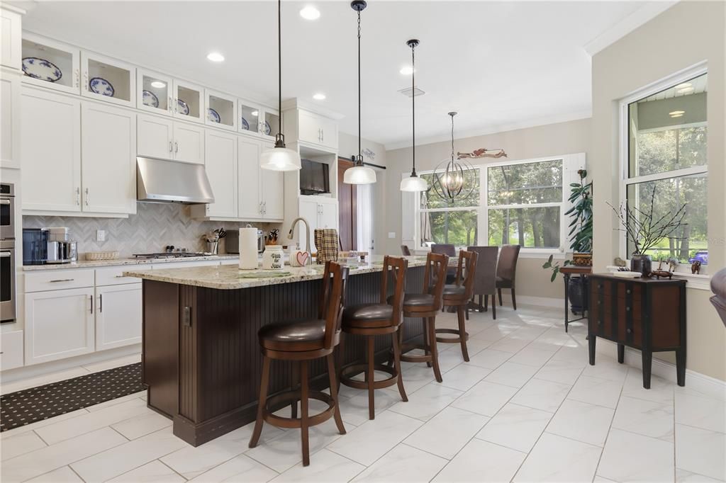 En Venta: $639,900 (3 camas, 3 baños, 2689 Pies cuadrados)