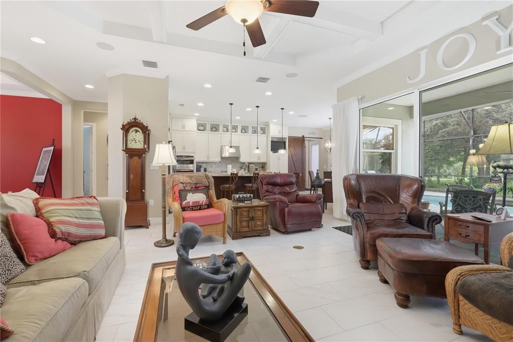 En Venta: $639,900 (3 camas, 3 baños, 2689 Pies cuadrados)
