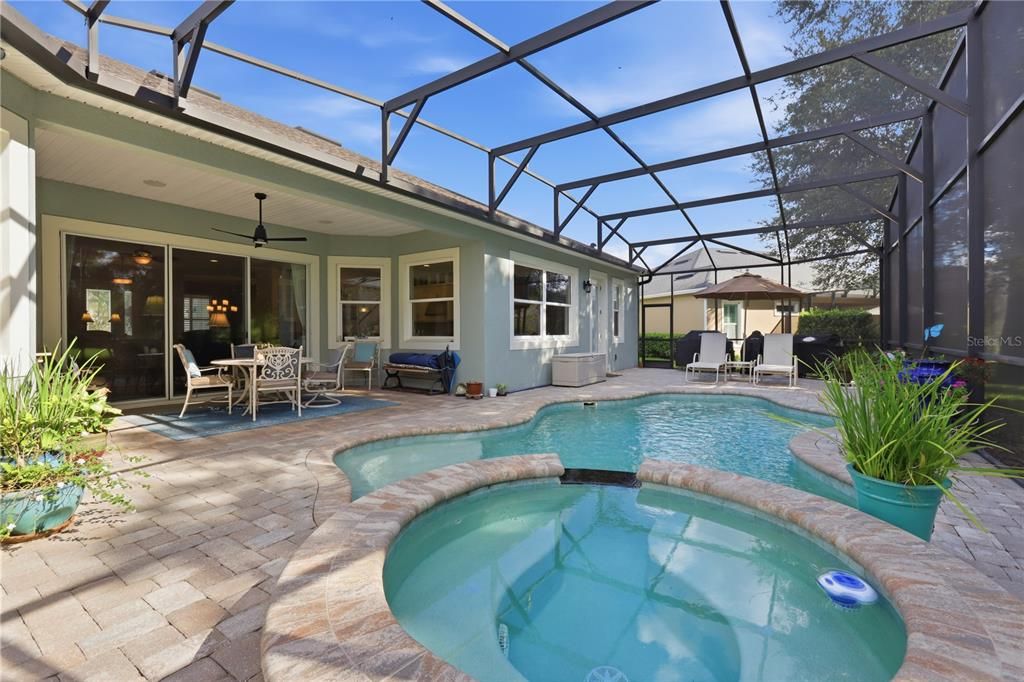 En Venta: $639,900 (3 camas, 3 baños, 2689 Pies cuadrados)