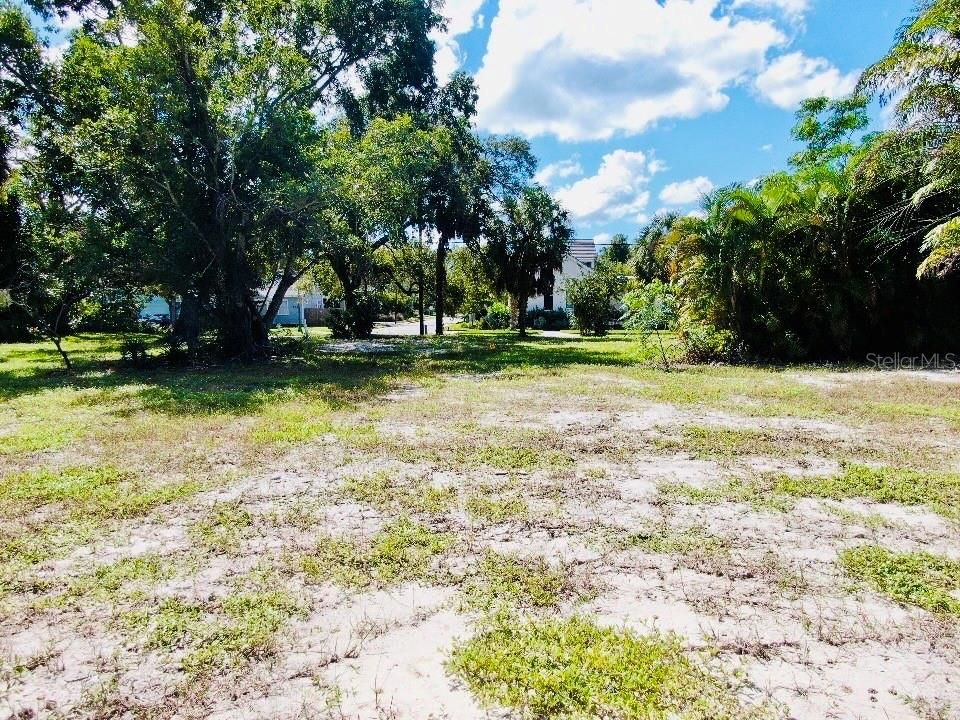 For Sale: $1,300,000 (0.51 acres)