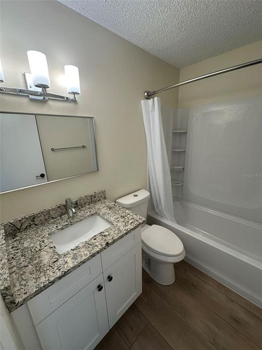 На продажу: $179,999 (2 спален, 2 ванн, 935 Квадратных фут)
