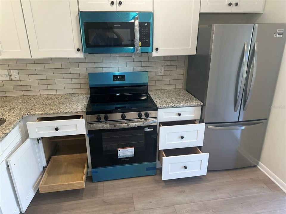 На продажу: $179,999 (2 спален, 2 ванн, 935 Квадратных фут)