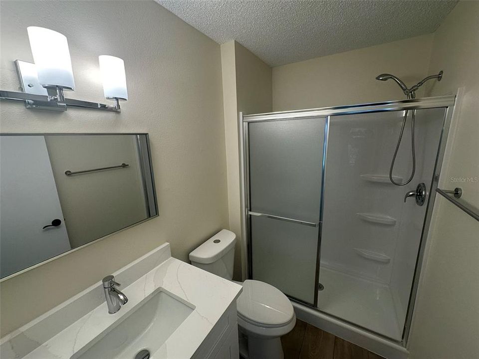 На продажу: $179,999 (2 спален, 2 ванн, 935 Квадратных фут)