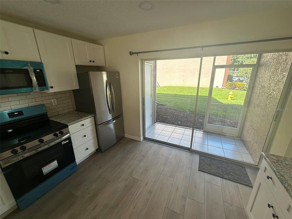 На продажу: $179,999 (2 спален, 2 ванн, 935 Квадратных фут)