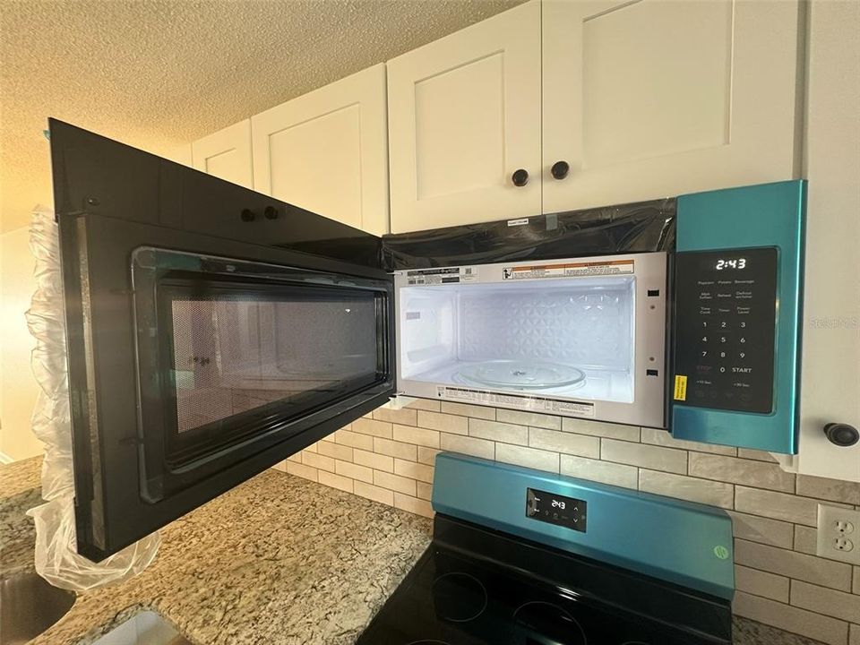 На продажу: $179,999 (2 спален, 2 ванн, 935 Квадратных фут)