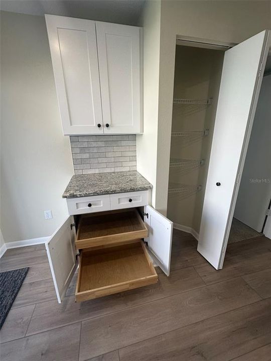 На продажу: $179,999 (2 спален, 2 ванн, 935 Квадратных фут)
