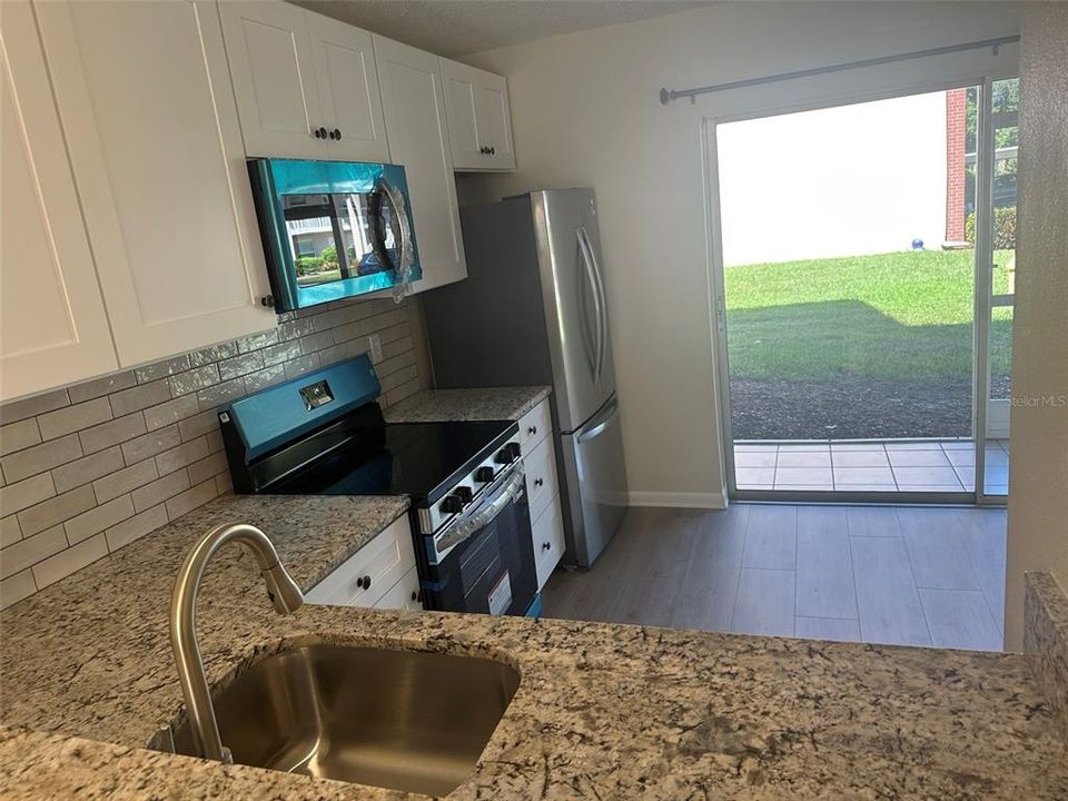 На продажу: $179,999 (2 спален, 2 ванн, 935 Квадратных фут)