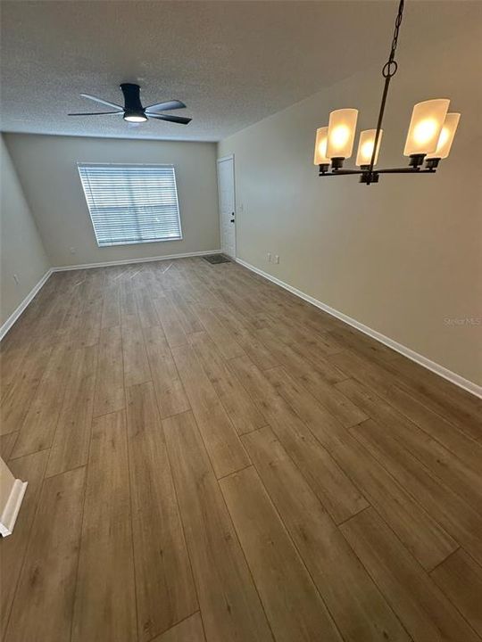 На продажу: $179,999 (2 спален, 2 ванн, 935 Квадратных фут)