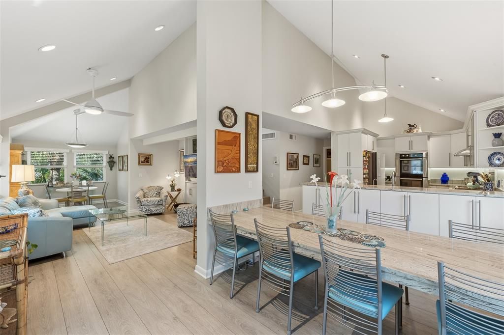 En Venta: $2,200,000 (3 camas, 3 baños, 1640 Pies cuadrados)