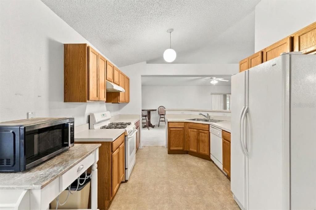 For Sale: $330,000 (3 beds, 2 baths, 1865 Square Feet)