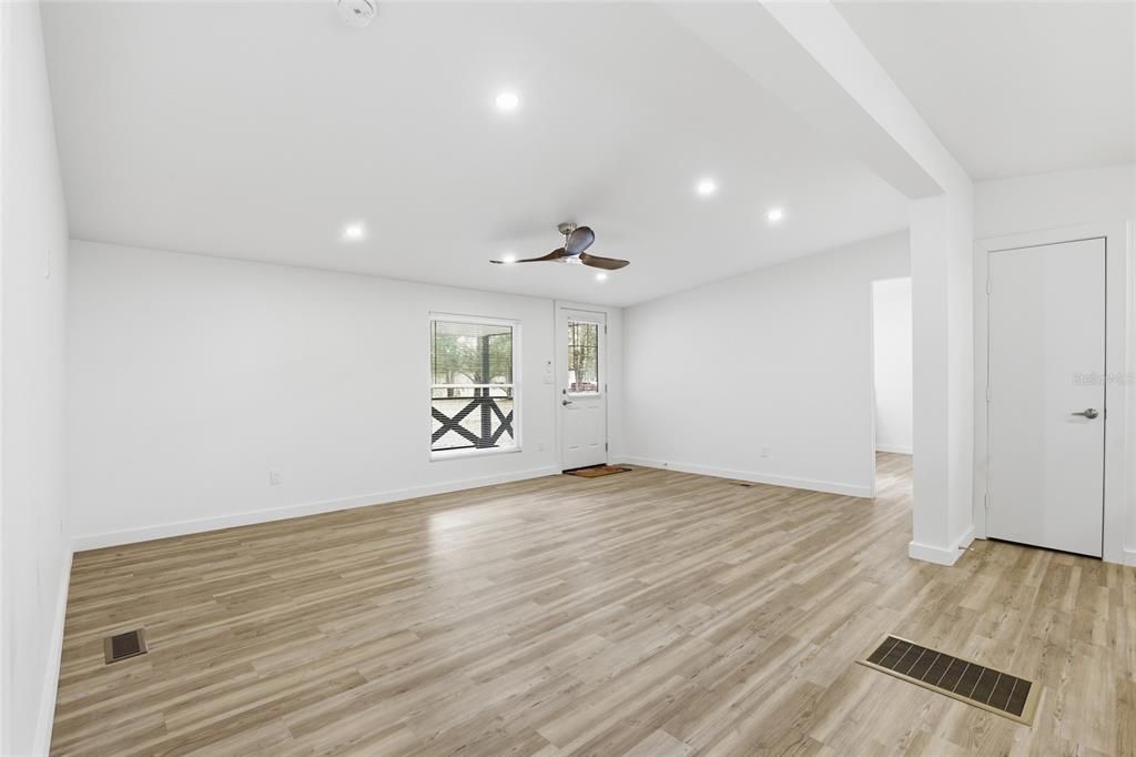 For Sale: $225,000 (3 beds, 2 baths, 1188 Square Feet)