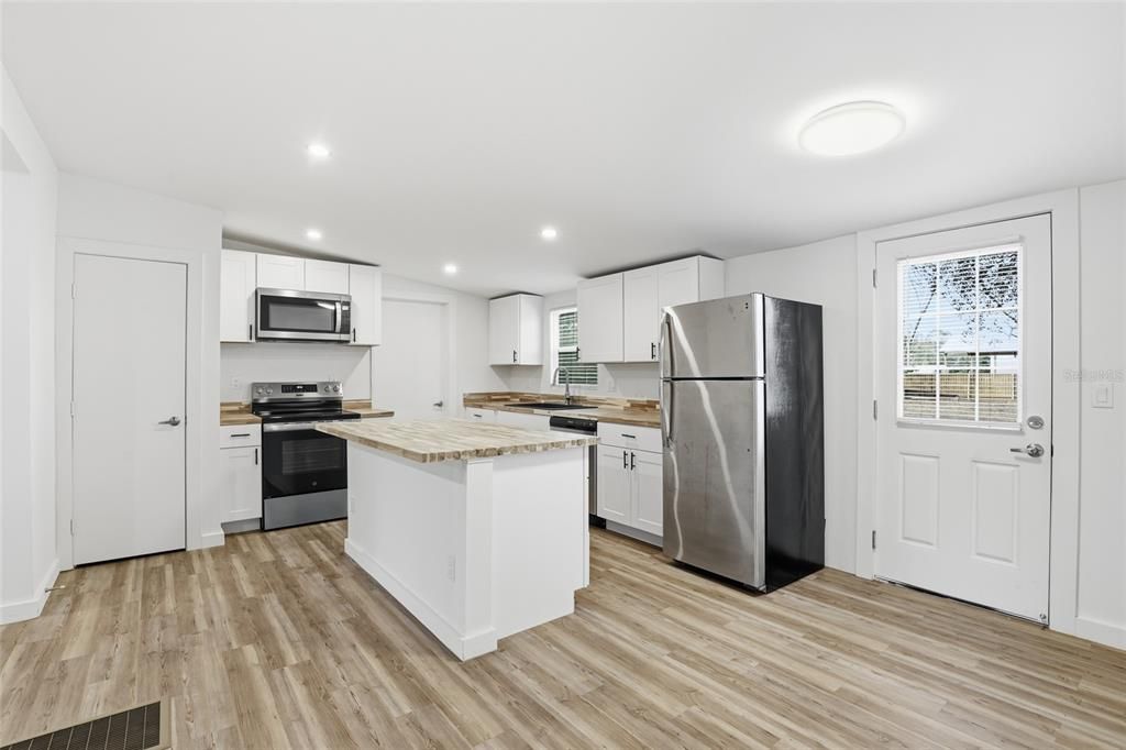 For Sale: $225,000 (3 beds, 2 baths, 1188 Square Feet)
