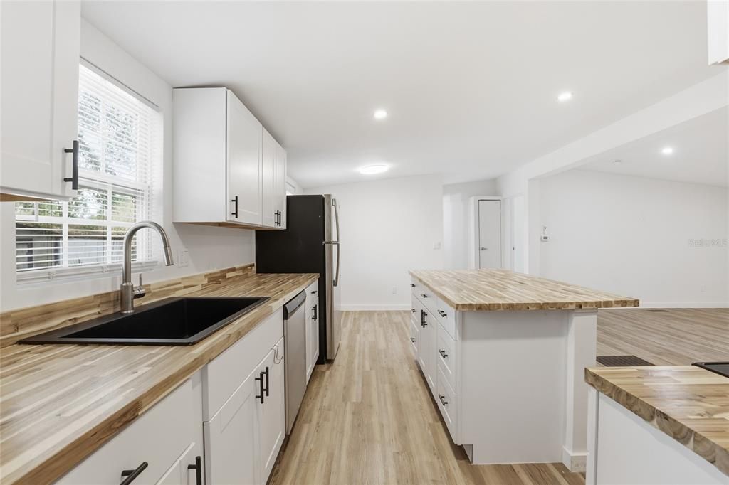 For Sale: $225,000 (3 beds, 2 baths, 1188 Square Feet)