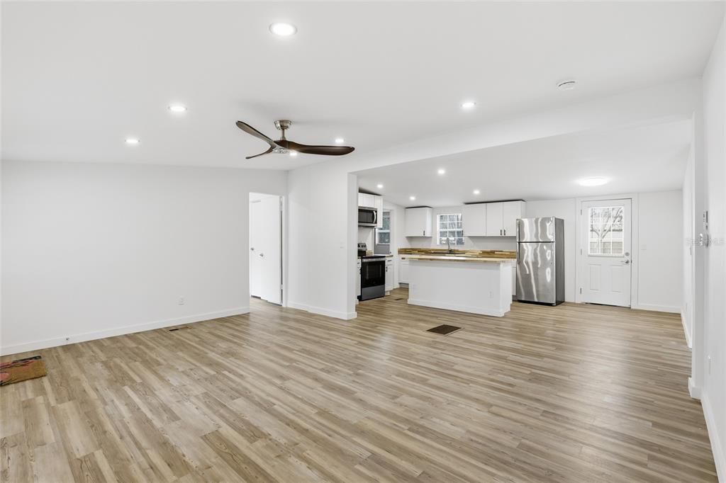For Sale: $225,000 (3 beds, 2 baths, 1188 Square Feet)