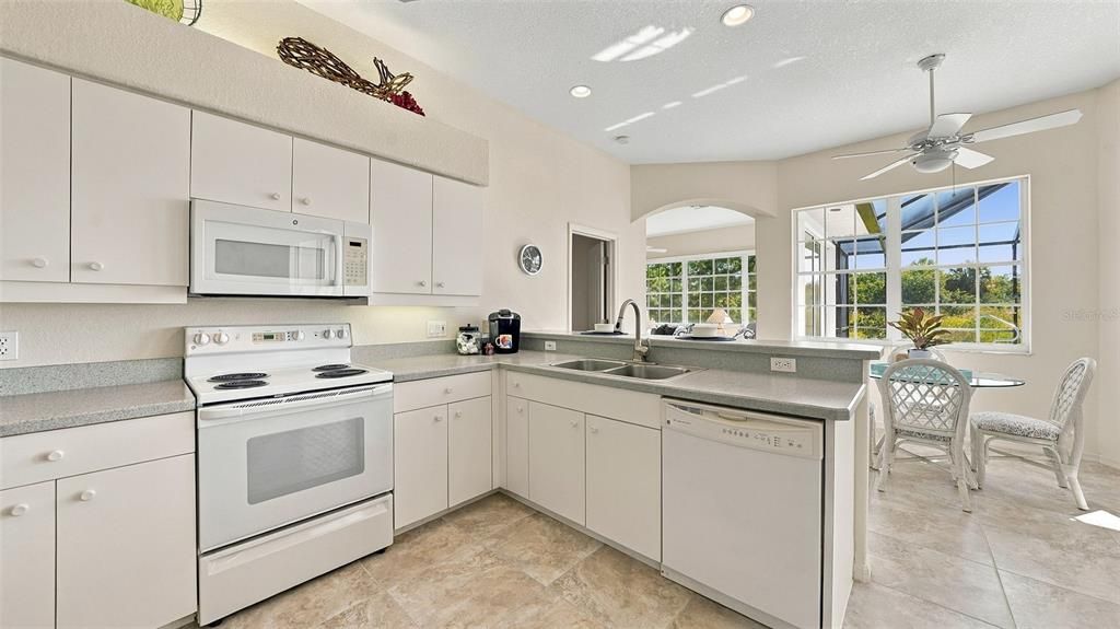 En Venta: $475,000 (4 camas, 3 baños, 2258 Pies cuadrados)