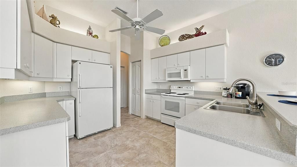 En Venta: $475,000 (4 camas, 3 baños, 2258 Pies cuadrados)