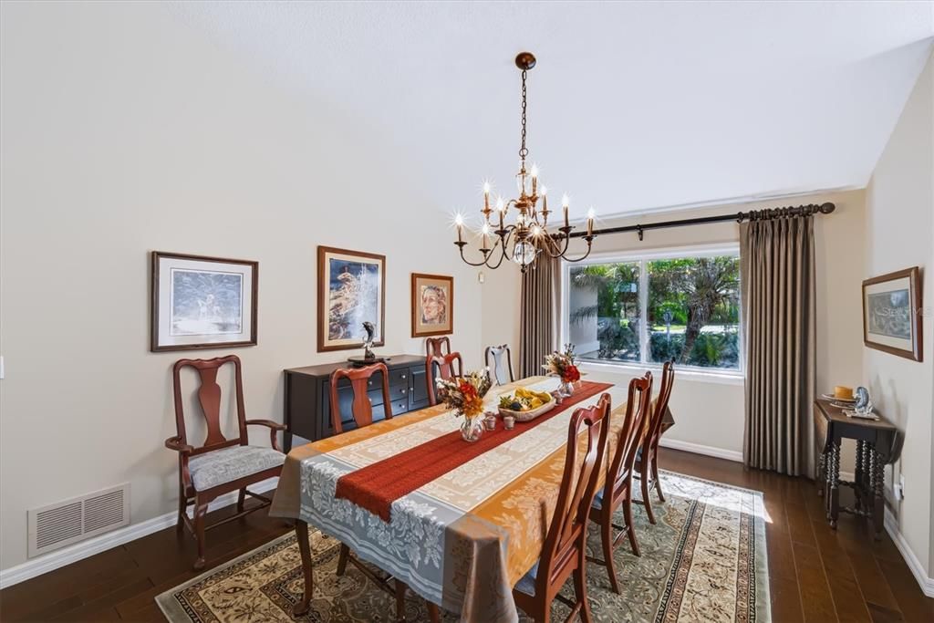 En Venta: $992,000 (3 camas, 2 baños, 2484 Pies cuadrados)