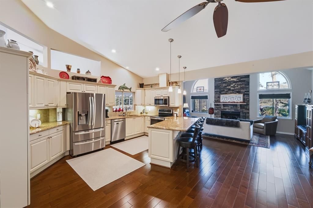 En Venta: $992,000 (3 camas, 2 baños, 2484 Pies cuadrados)