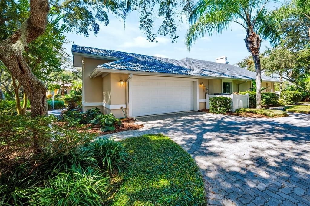 En Venta: $992,000 (3 camas, 2 baños, 2484 Pies cuadrados)