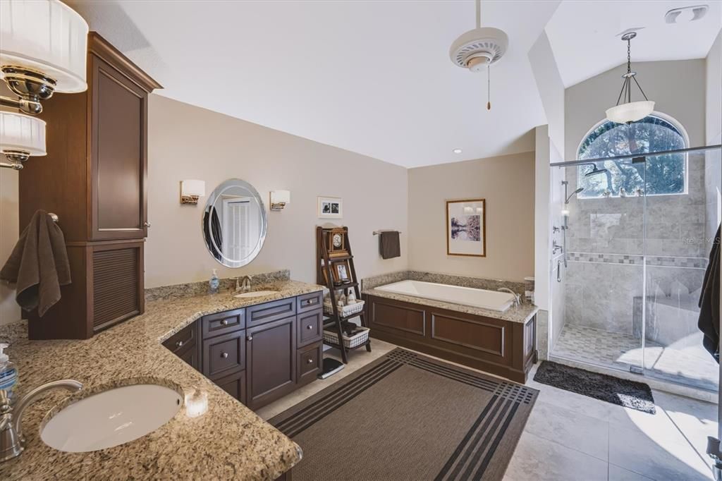 En Venta: $992,000 (3 camas, 2 baños, 2484 Pies cuadrados)